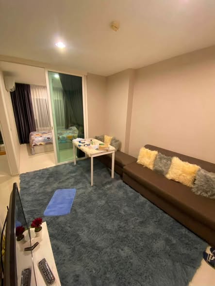 living room and bedroom of แอสปาย เอราวัณ ไพร์ม Aspire Erawan Prime