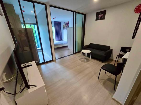 living room and room interior of Aspire Rattanathibet Weston