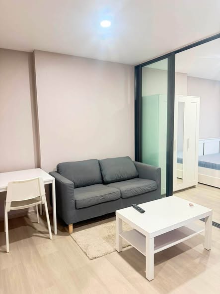 living room and room interior of Aspire Rattanathibet Weston