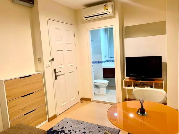 bedroom and room interior of Aspire Sukhumvit 48