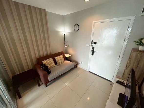 bedroom and room interior of Aspire Sukhumvit 48