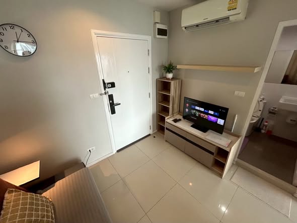bedroom and room interior of Aspire Sukhumvit 48