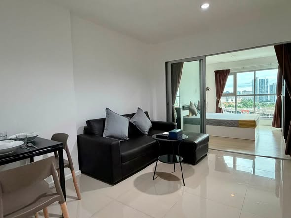 living room and bedroom of Aspire Sukhumvit 48