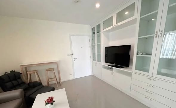 living room and room interior of Aspire Sukhumvit 48