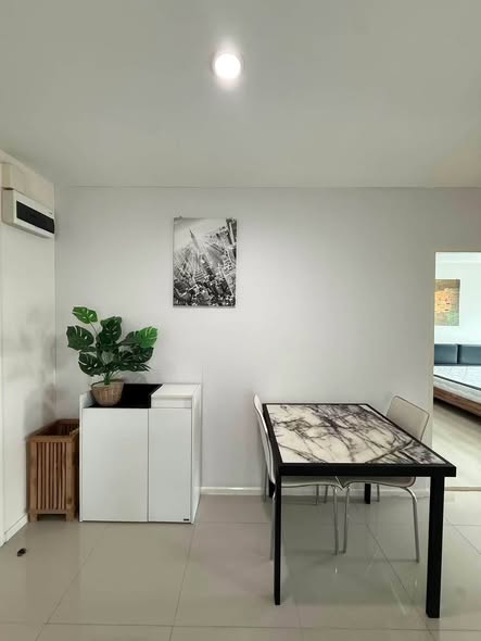 room interior and bathroom of Aspire Sukhumvit 48