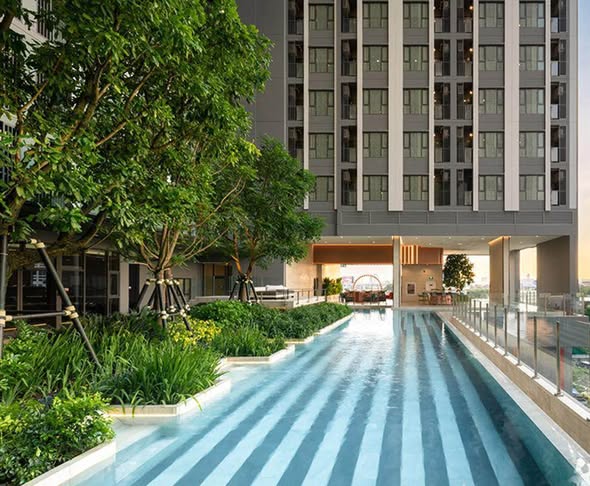 pool of Aspire Sukhumvit-Rama 4