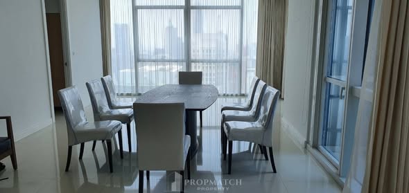 room interior of Athenee Residence