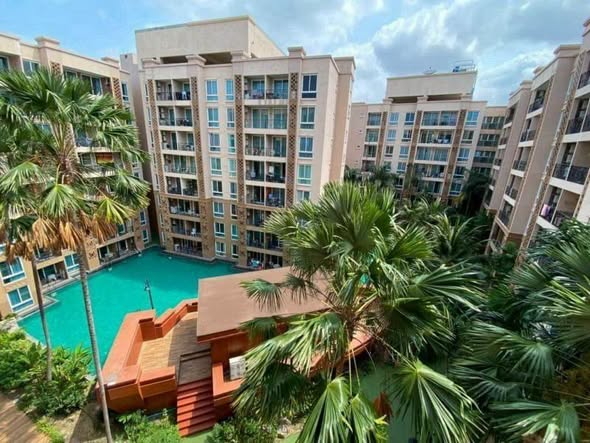 pool of Atlantis Condo Resort Pattaya
