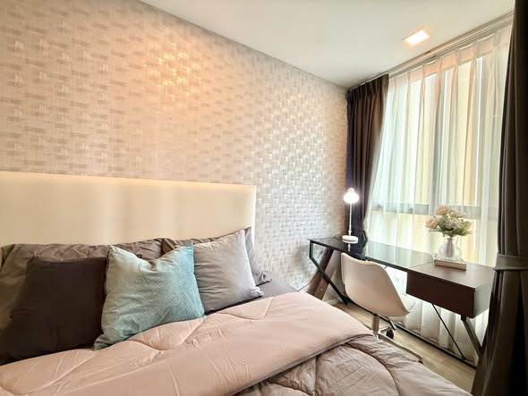 bedroom and bathroom of Atmoz รัชดา-ห้วยขวาง คอนโด