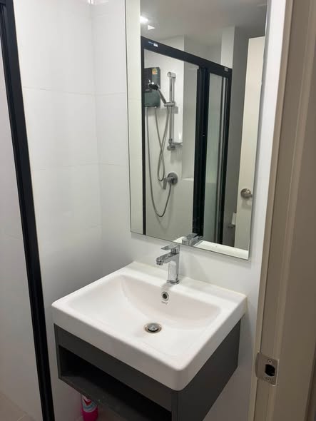 bathroom of Atmoz Palacio Ladprao Wanghin | แอทโมซ พาลาซิโอ ลาดพร้าว วังหิน