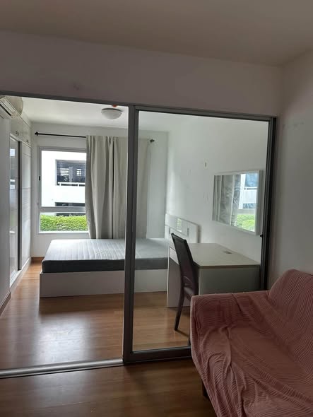 bedroom and room interior of August Condo Charoen Krung 80