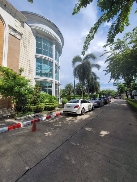 Baan Klang Krung Sathon-Narathiwas
