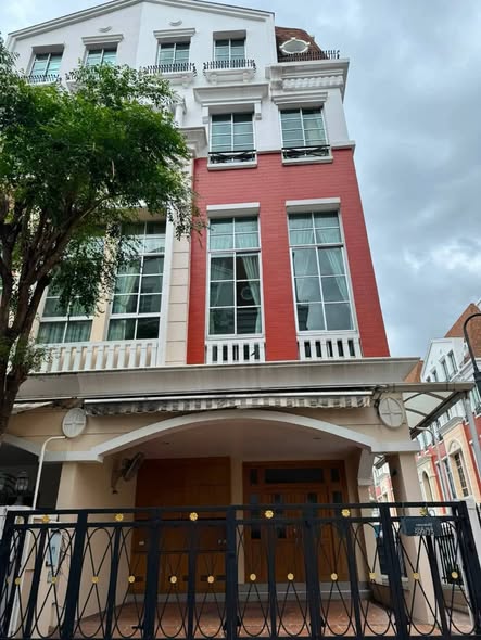 Baan Klang Krung Sathon-Narathiwas