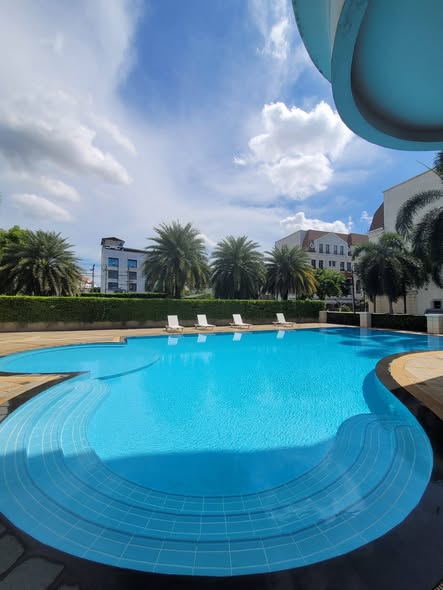 pool of Baan Klang Krung Sathon-Narathiwas