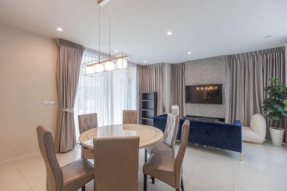 living room and room interior of Baan Klang Muang CLASSE