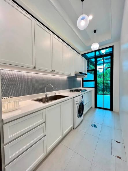 room interior and kitchen of Baan Klang Muang CLASSE