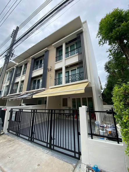 Baan Klang Muang Rama 9