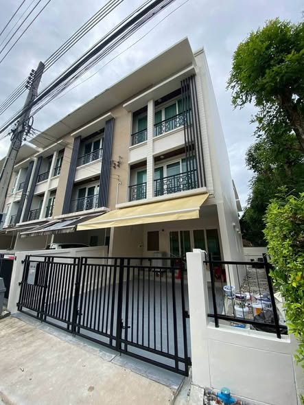 Baan Klang Muang Rama 9