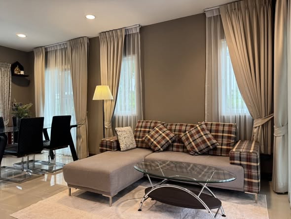 living room and bedroom of Baan Klang Muang Rama 9