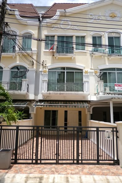 Baan Klang Muang Rama 9 Soi 43