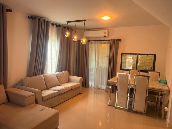 bedroom and living room of บ้านกลางเมืองศรีนครินทร์-อ่อนนุช | Baan Klang Muang Srinakarin-Onnut