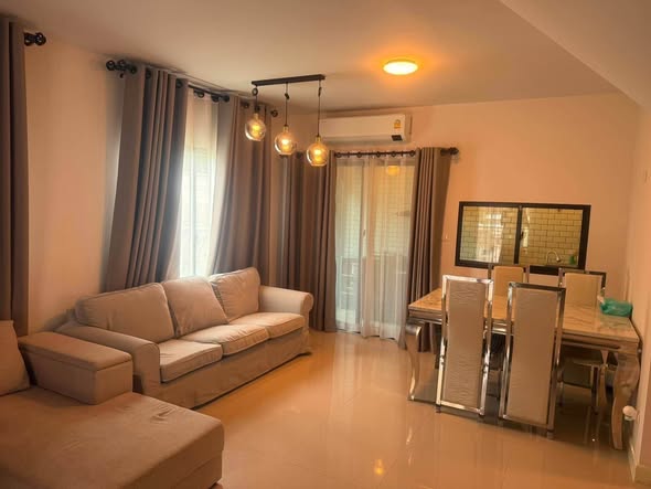 living room and bedroom of บ้านกลางเมืองศรีนครินทร์-อ่อนนุช | Baan Klang Muang Srinakarin-Onnut