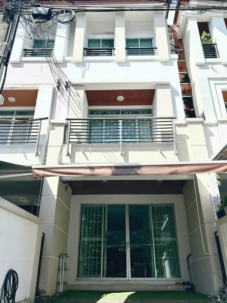 room interior of Baan Klang Muang The Paris Rama 9 – Ramkamhaeng