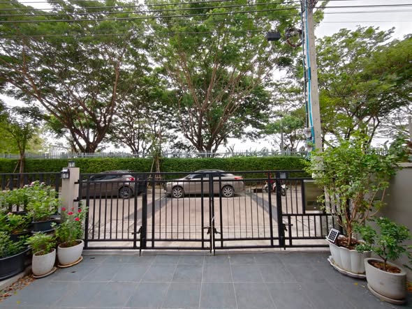 Baan Klang Mueang Bangna-Wongwaen