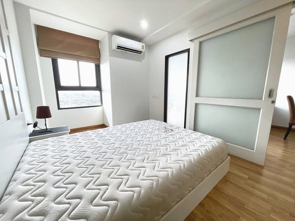 bedroom and room interior of Baan Navatara Condominium