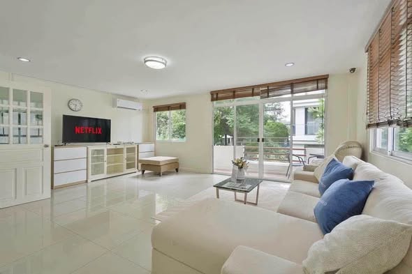 living room and room interior of Baan Phrom Phong