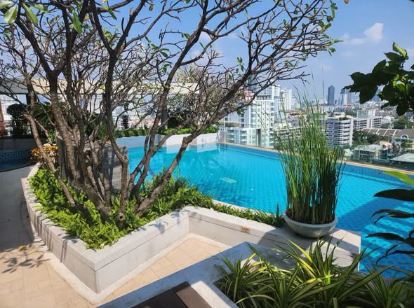 pool of Baan Siri Thirty One