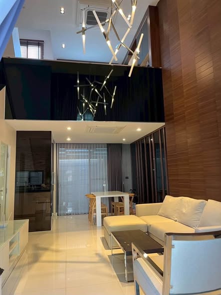 living room of BaanKlangMuang Ratchayothin