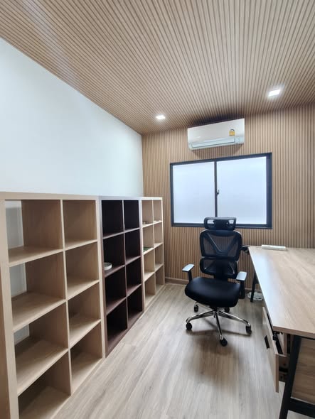 room interior of Ban Klang Mueang Ngamwongwan