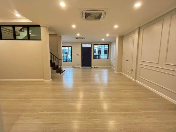 Ban Klang Mueang S-Sense Sathorn-Taksin 2