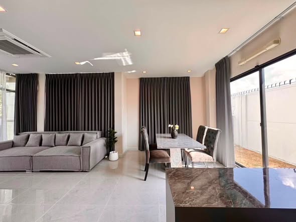 living room of Bangkok Boulevard Bangna KM.5 บางกอก บูเลอวาร์ด บางนา กม.5