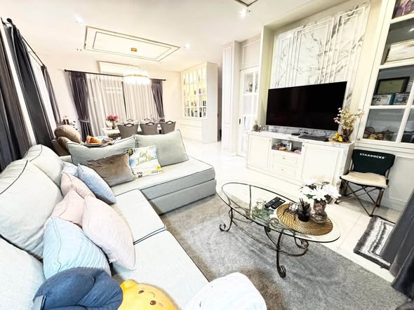 living room and bedroom of Bangkok Boulevard Rama 9