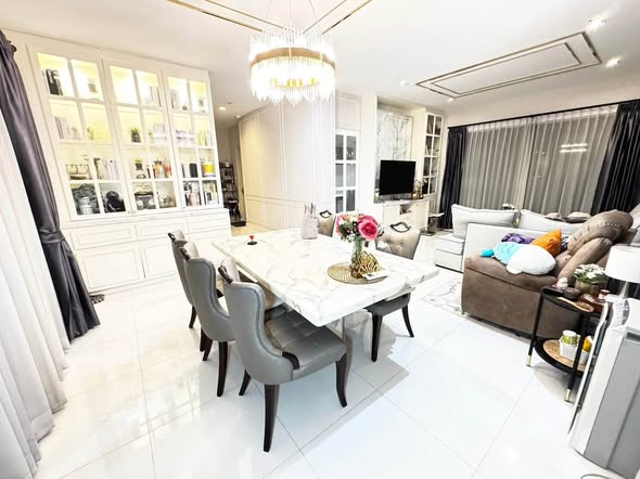 living room and room interior of Bangkok Boulevard Rama 9