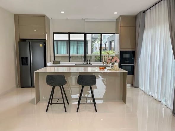 room interior and kitchen of Bangkok Boulevard Rama 9