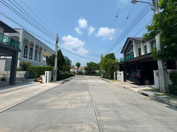 Bangkok Boulevard Ramintra-Serithai 2