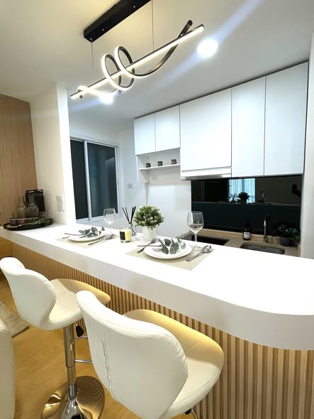 bathroom and kitchen of Bangkok Horizon Ramkhamhaeng