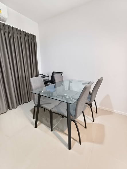 room interior of Banklangmuang Suanluang