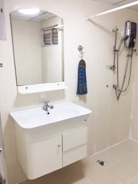 bathroom of พีทรัชดาคอนโด
