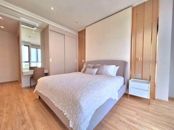 bedroom of Bearing Residence