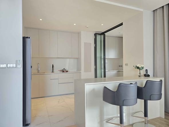room interior and kitchen of Bearing Residence