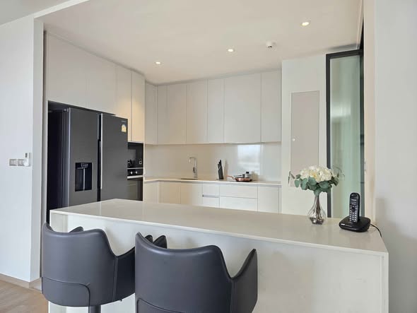 room interior and kitchen of Bearing Residence