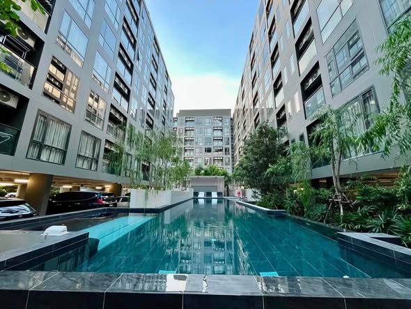 pool of Beat sukhumvit sale gallery