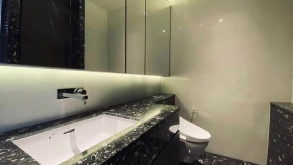 bathroom of BEATNIQ