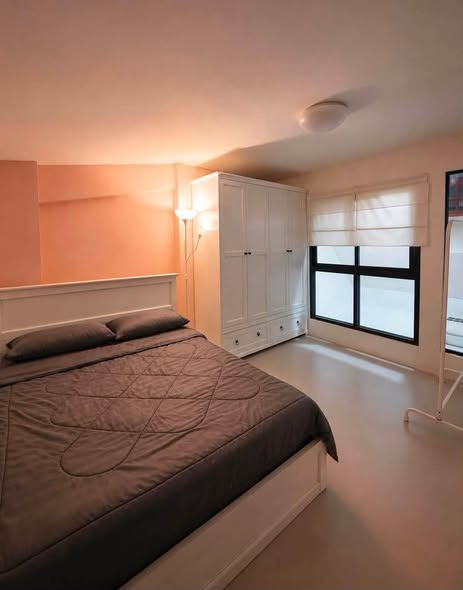 bedroom and room interior of คอนโดฌ็องเซลิเซ่ ศรีสมาน