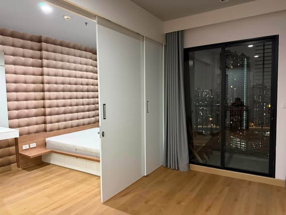 bedroom and room interior of Blocs 77