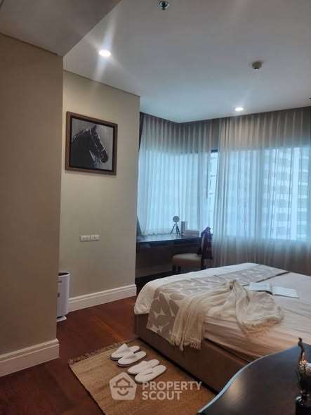 bedroom and room interior of Bright Sukhumvit 24